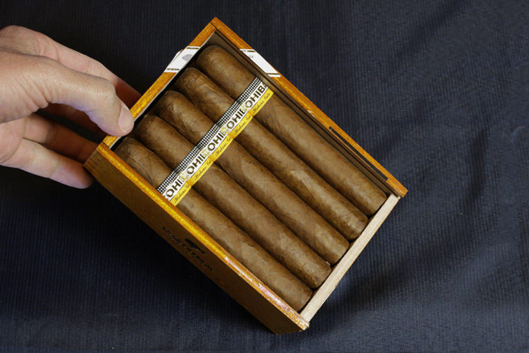 Cohiba_Sig_6_10pk_POL_FEB_11_HQ_B.jpg