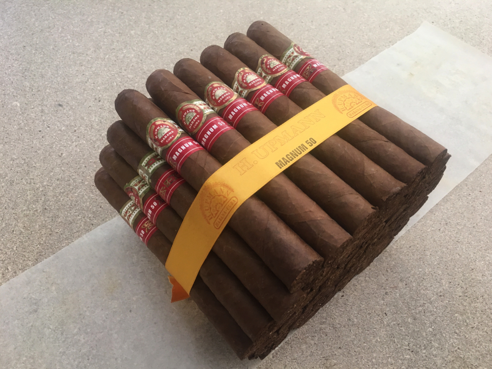 Lot 32 H.Upmann magnum 50  50 cab. .jpg