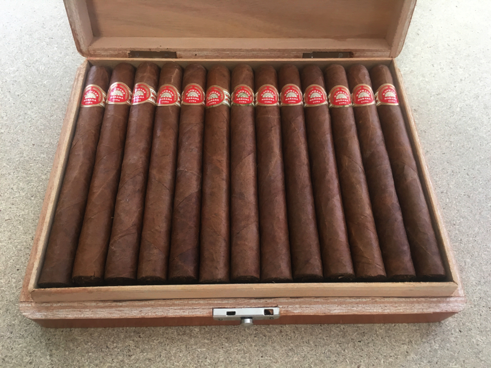 LOT 33 H. Upmann Sir Winston .jpg