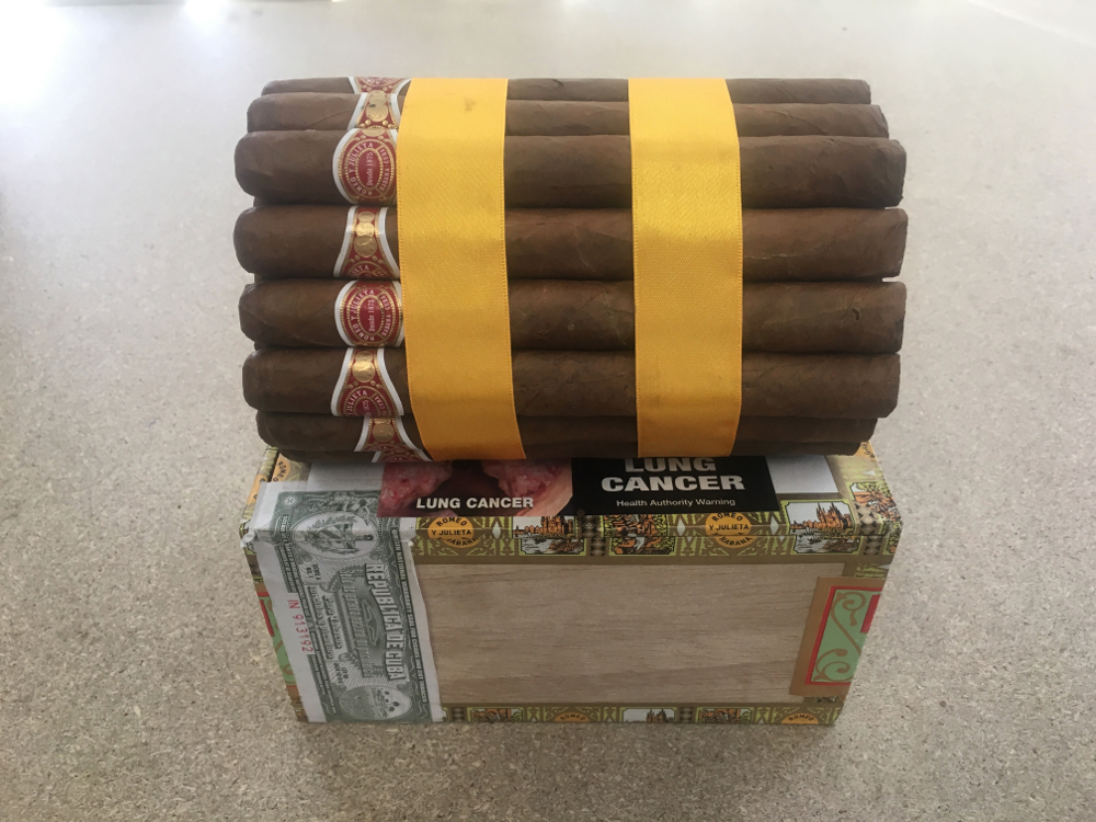 LOT 36 Romeo y Julieta Cazadores .jpg