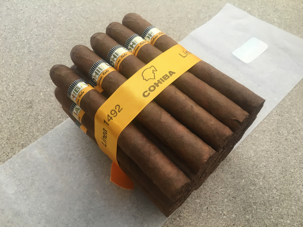 LOT 38 Cohiba Siglo IV.jpg