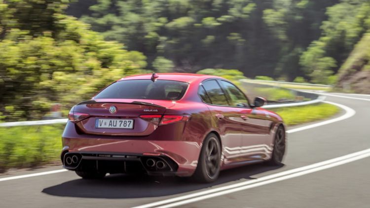 articleLeadwide-2017-alfa-romeo-giulia-qvgujd5a.jpg