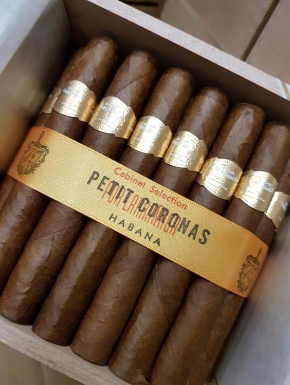 Por larranaga Petit Corona PSP.jpg