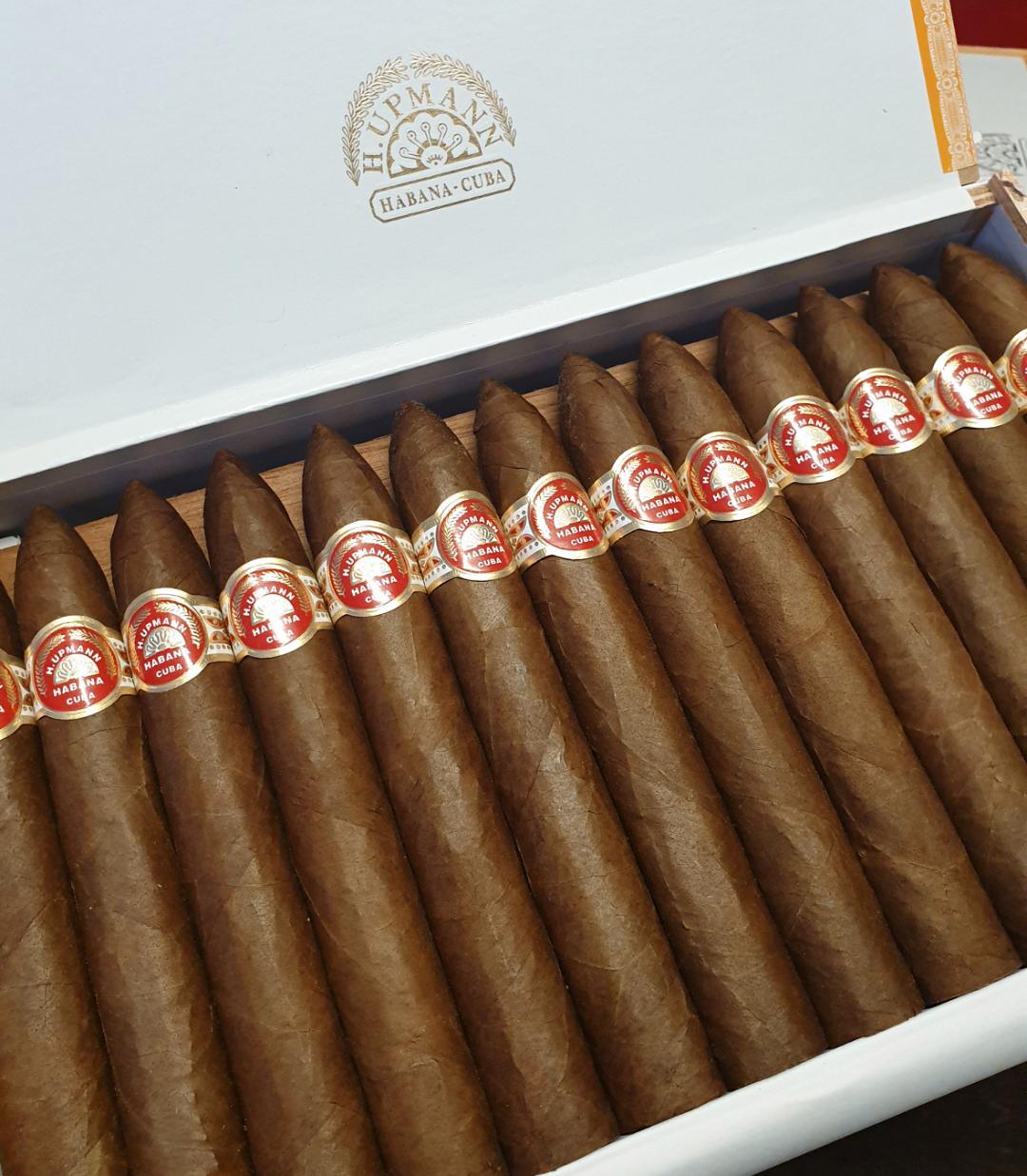 H. Upmann Number 2 HQ AGO 12.jpg